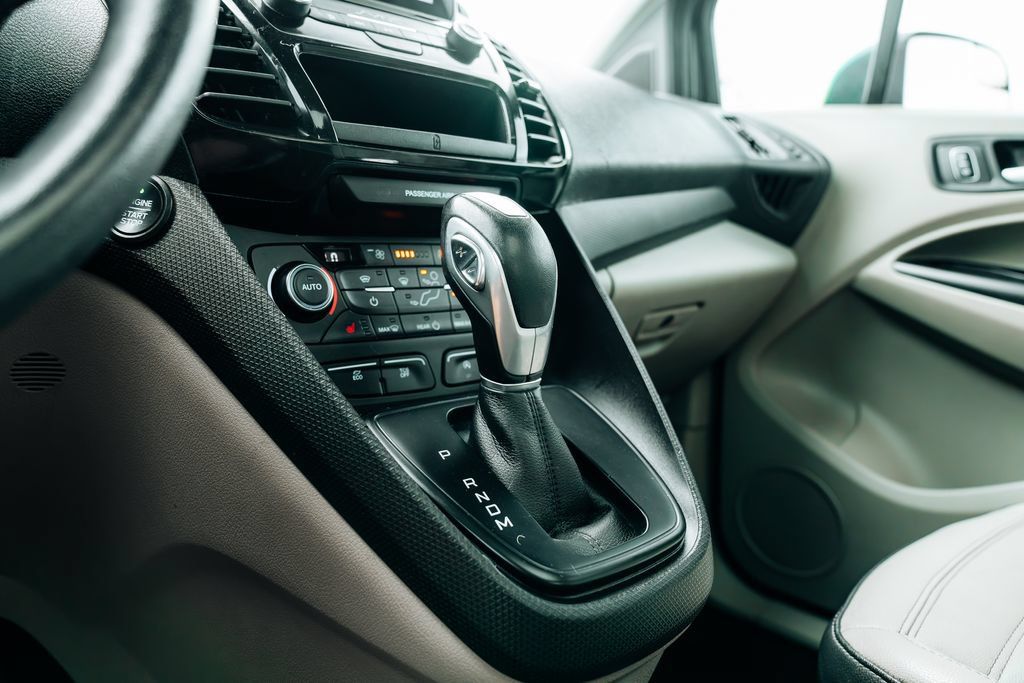 Used 2019 Ford Transit Connect Titanium w/ Titanium Premium Package FWD image 27
