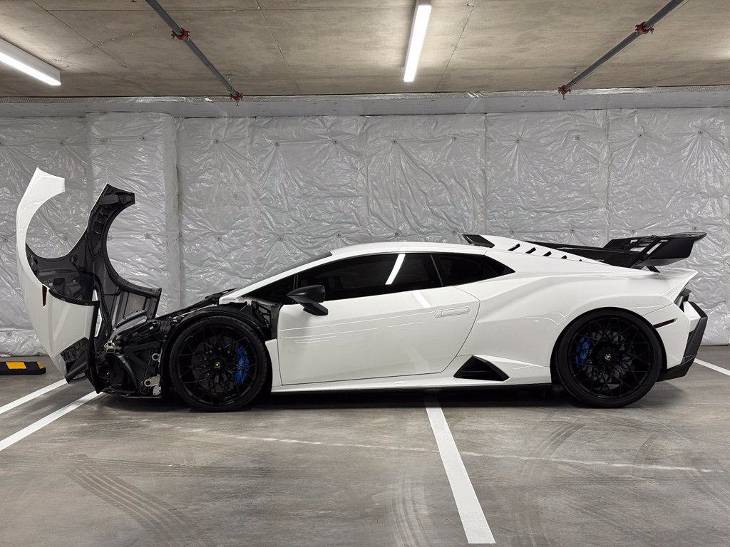 Used 2021 Lamborghini Huracan STO RWD image 28