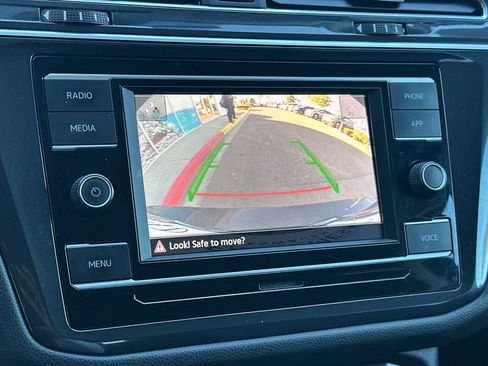 Used 2021 Volkswagen Tiguan S image 20