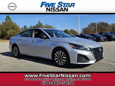 Used 2024 Nissan Altima 2.5 SV image 1