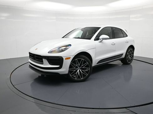 Used 2026 Porsche Macan AWD/4WD image 1