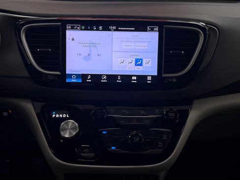 Used 2024 Chrysler Pacifica Touring-L FWD image 26