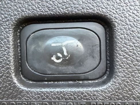 Used 2015 Ford Explorer XLT w/ Equipment Group 202B image 18