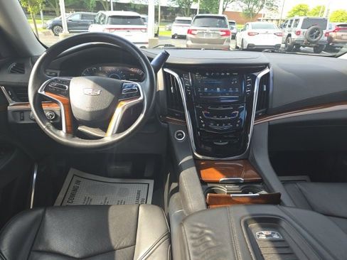 Used 2018 Cadillac Escalade Luxury image 27