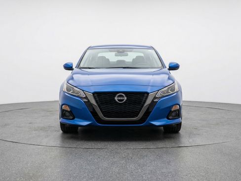 Used 2025 Nissan Altima 2.5 SV image 2