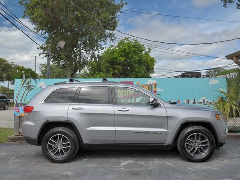 Used 2018 Jeep Grand Cherokee Limited image 36