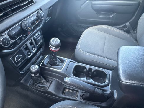 Used 2025 Jeep Wrangler Sport AWD/4WD image 26