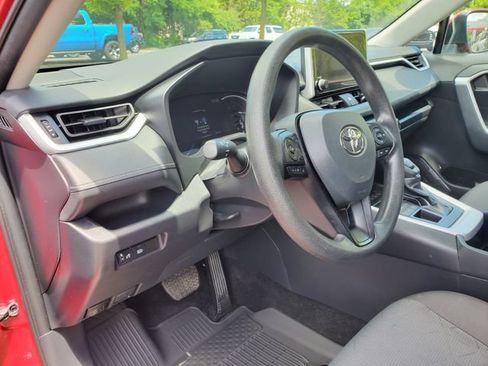 Used 2025 Toyota RAV4 XLE AWD/4WD image 18