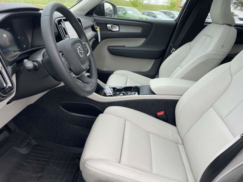 New 2025 Volvo XC40 B5 Plus w/ Protection Package Premier AWD/4WD image 23