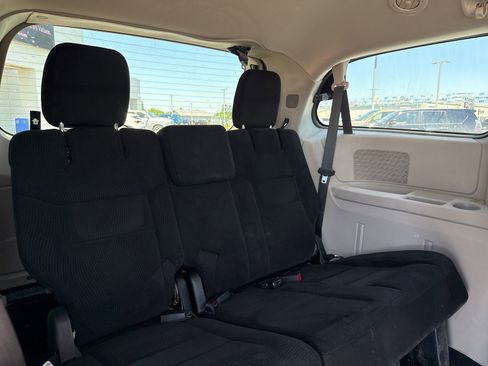 Used 2015 Dodge Grand Caravan SXT w/ Rear Park Assist Package FWD image 18