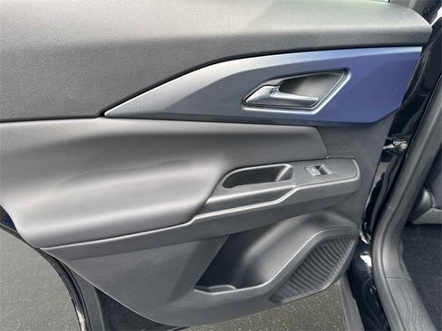 Used 2024 Chevrolet Equinox EV LT image 9