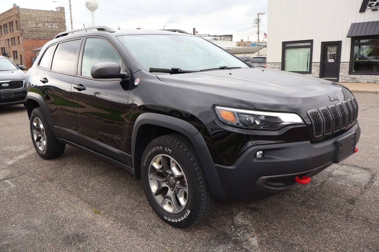 Used 2019 Jeep Cherokee Trailhawk w/ Cold Weather Group AWD/4WD image 2