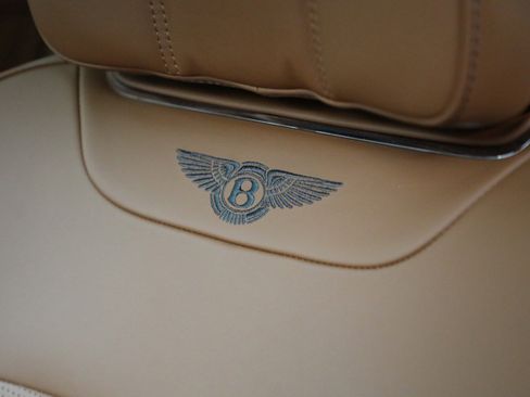 Certified 2018 Bentley Bentayga Onyx Edition image 17