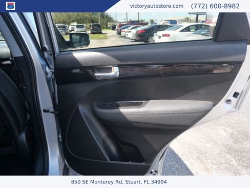 Used 2014 Kia Sorento LX FWD image 31