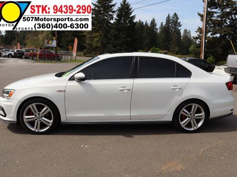 Used 2016 Volkswagen Jetta GLI SE FWD image 5