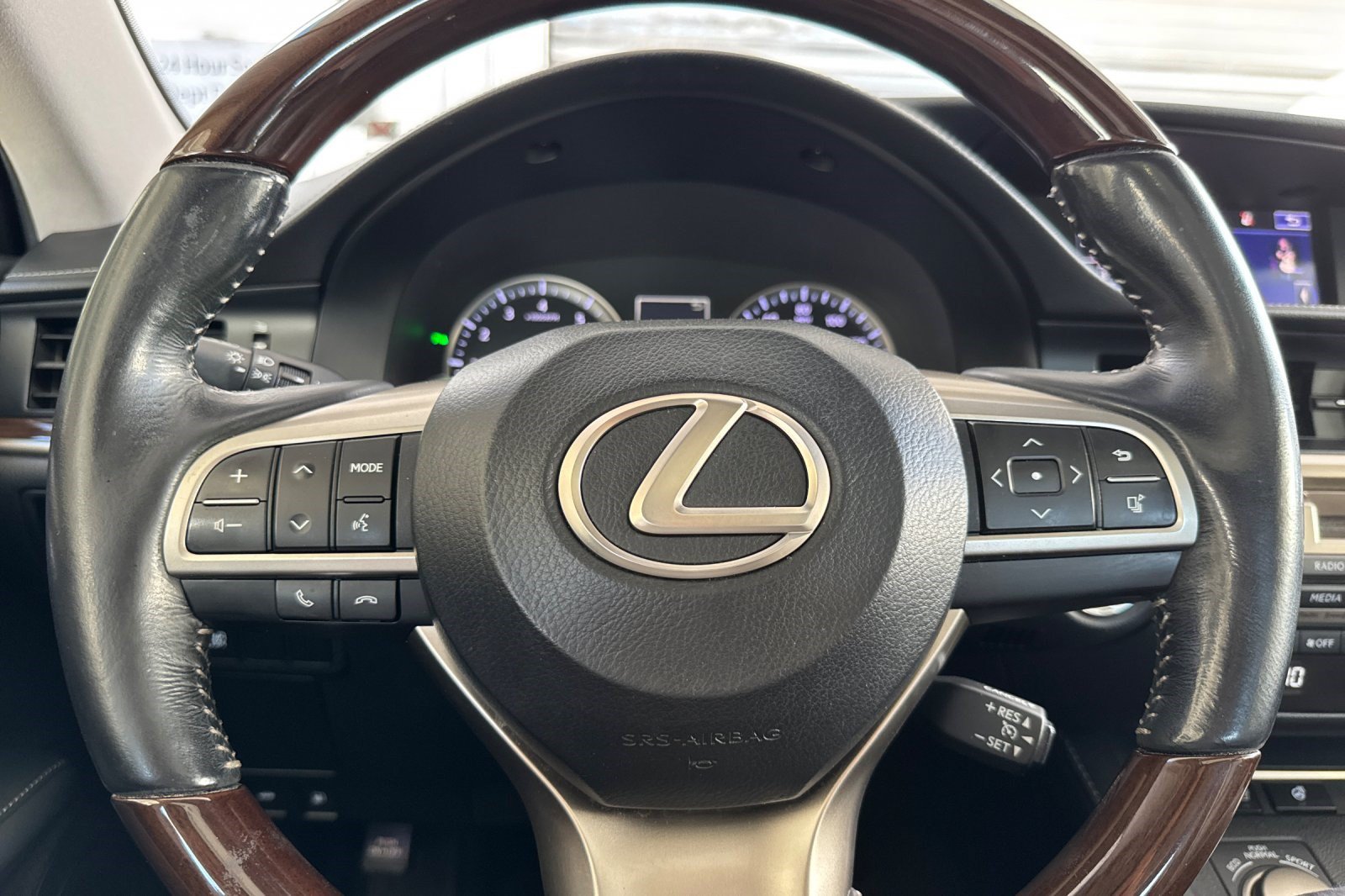 Used 2016 Lexus ES 350 w/ Navigation System Package FWD image 29