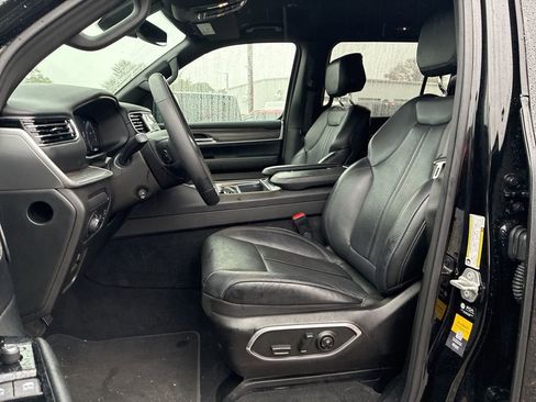 Used 2024 Jeep Wagoneer Series II w/ Flexible Seating Group image 11