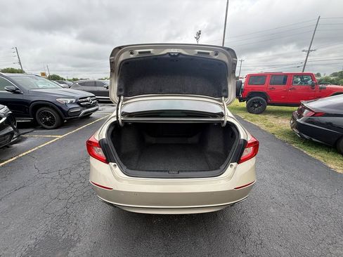 Used 2018 Honda Accord Touring image 4
