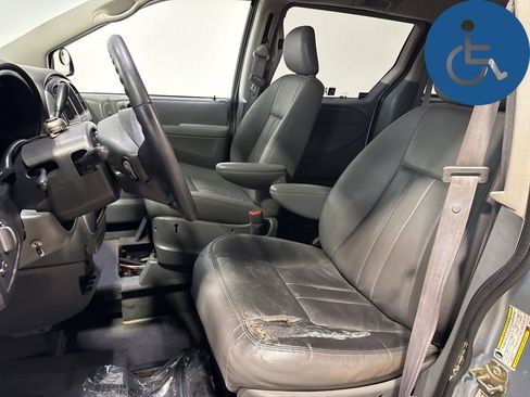 Used 2005 Chrysler Town & Country Touring w/ Leather Interior Group FWD image 21