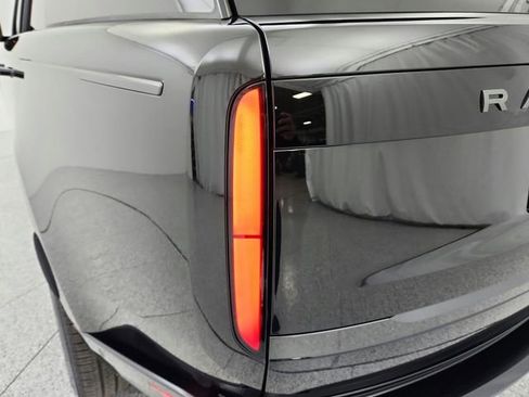 Certified 2025 Land Rover Range Rover SE image 23