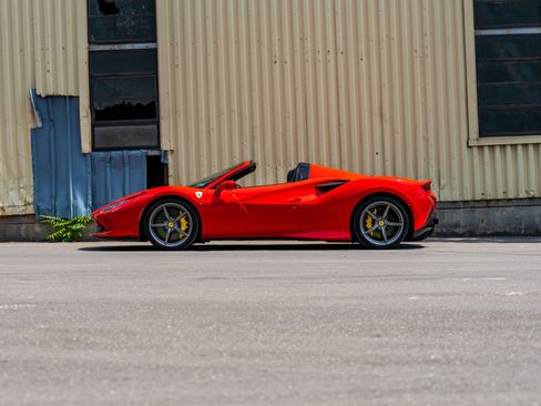 Used 2022 Ferrari F8 Tributo RWD image 7