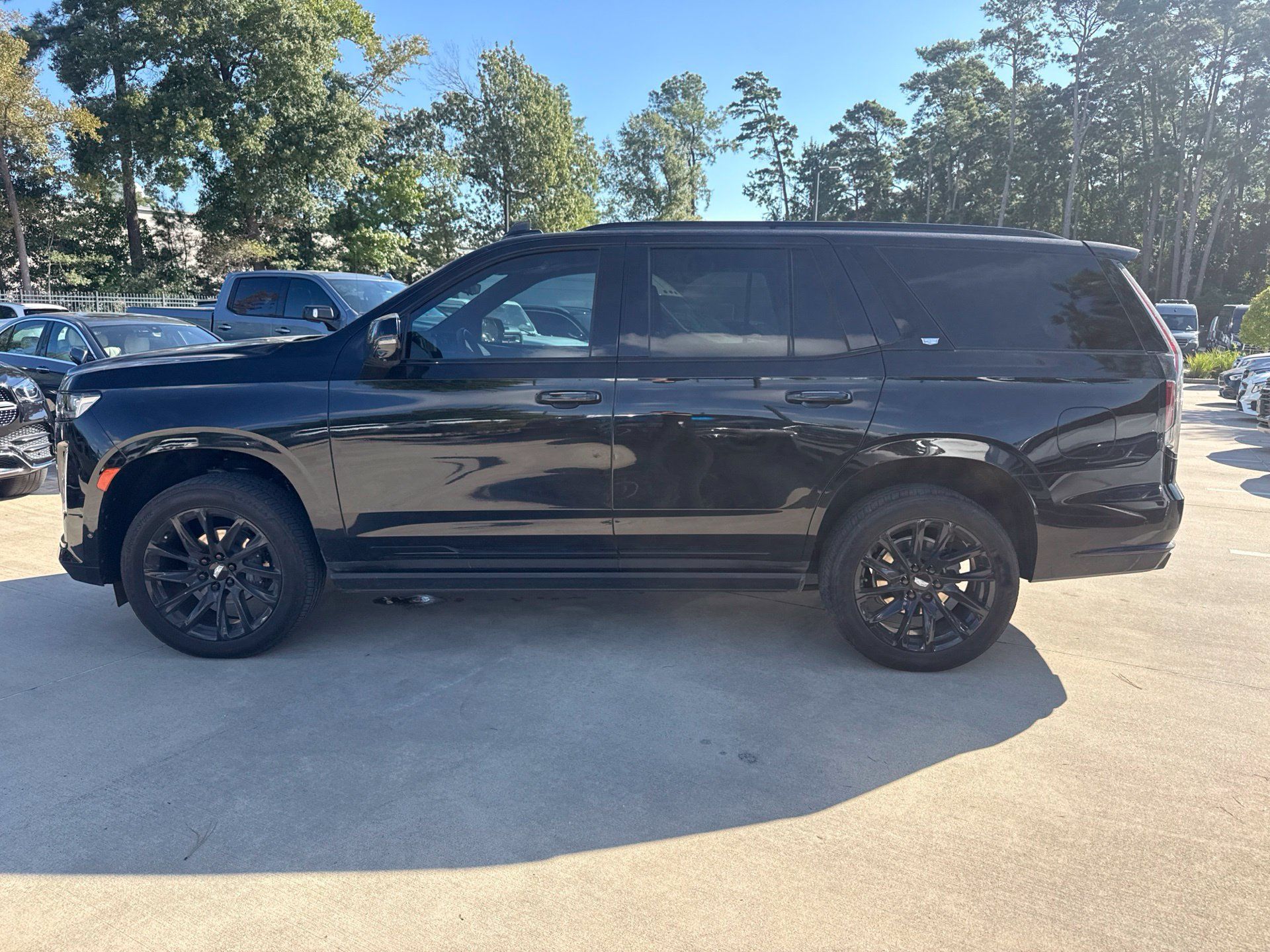 Used 2024 Cadillac Escalade Sport w/ LPO, ONYX Package AWD/4WD image 7