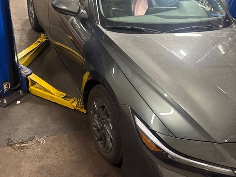Used 2024 Hyundai Elantra SEL FWD image 3