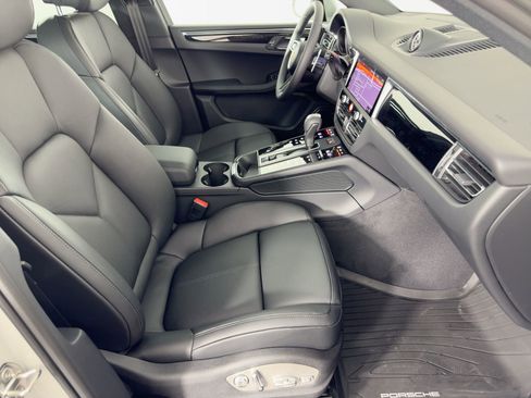 Used 2026 Porsche Macan image 30