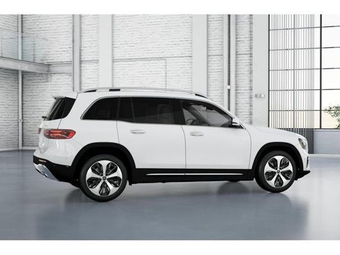 Used 2026 Mercedes-Benz GLB 250 4MATIC image 18