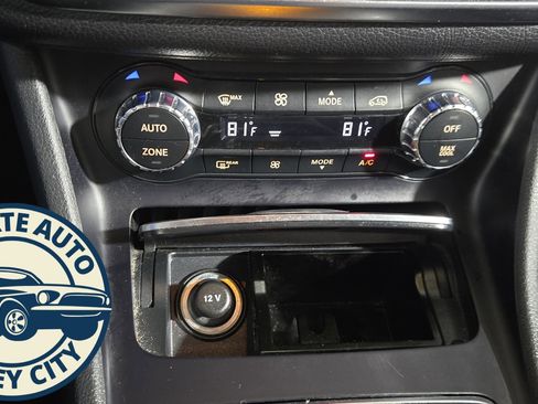 Used 2019 Mercedes-Benz GLA 250 4MATIC image 16