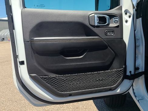 Used 2025 Jeep Wrangler Unlimited Sahara AWD/4WD image 11
