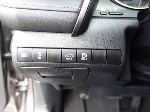 Used 2022 Toyota Camry SE w/ Convenience Package FWD image 17