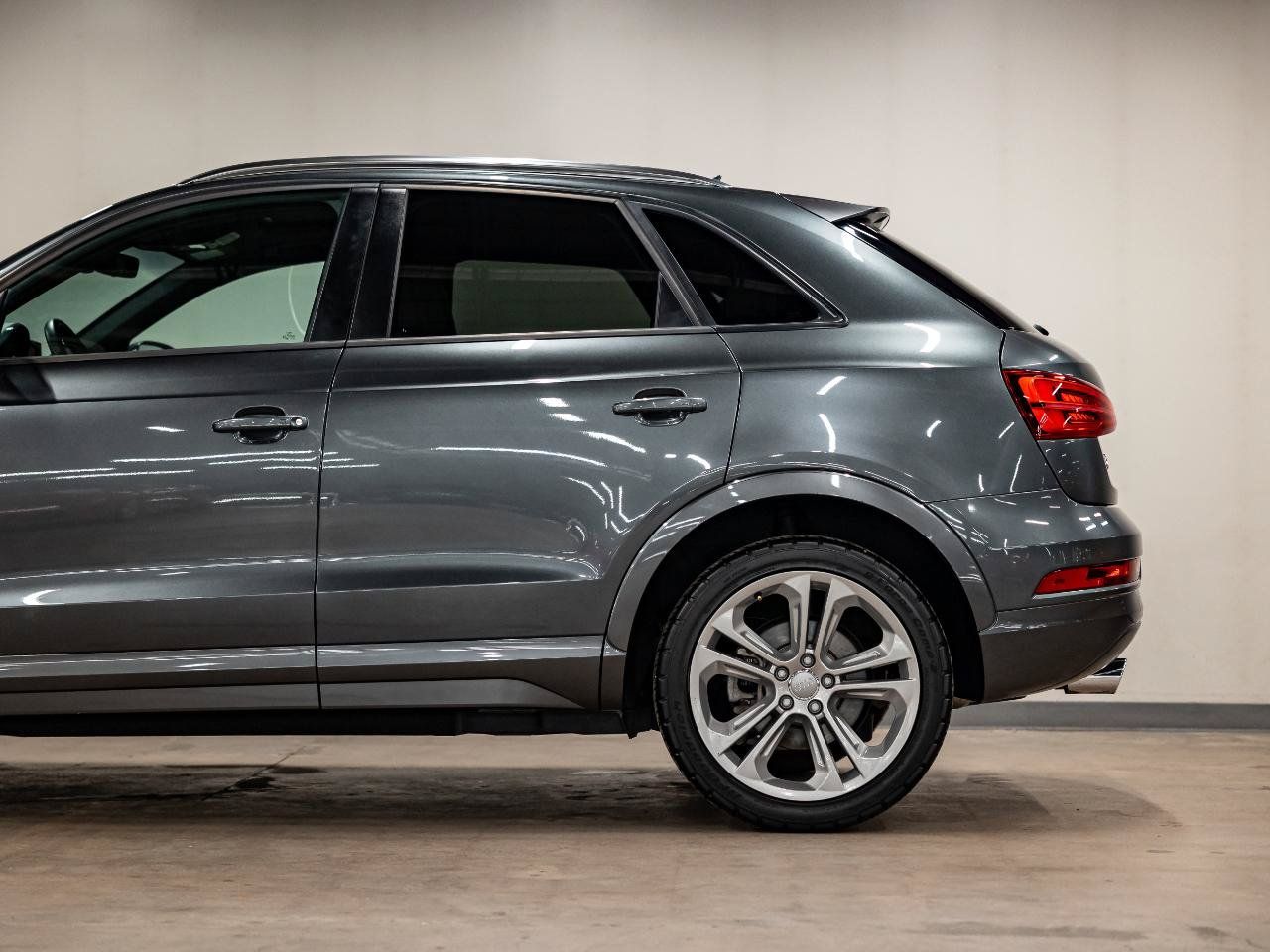 Used 2018 Audi Q3 2.0T Premium w/ Convenience Package AWD/4WD image 23