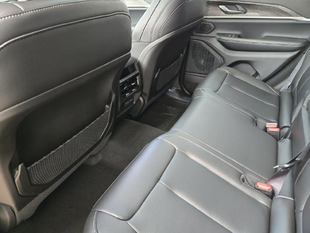 New 2027 Jeep Grand Cherokee Limited AWD/4WD image 21