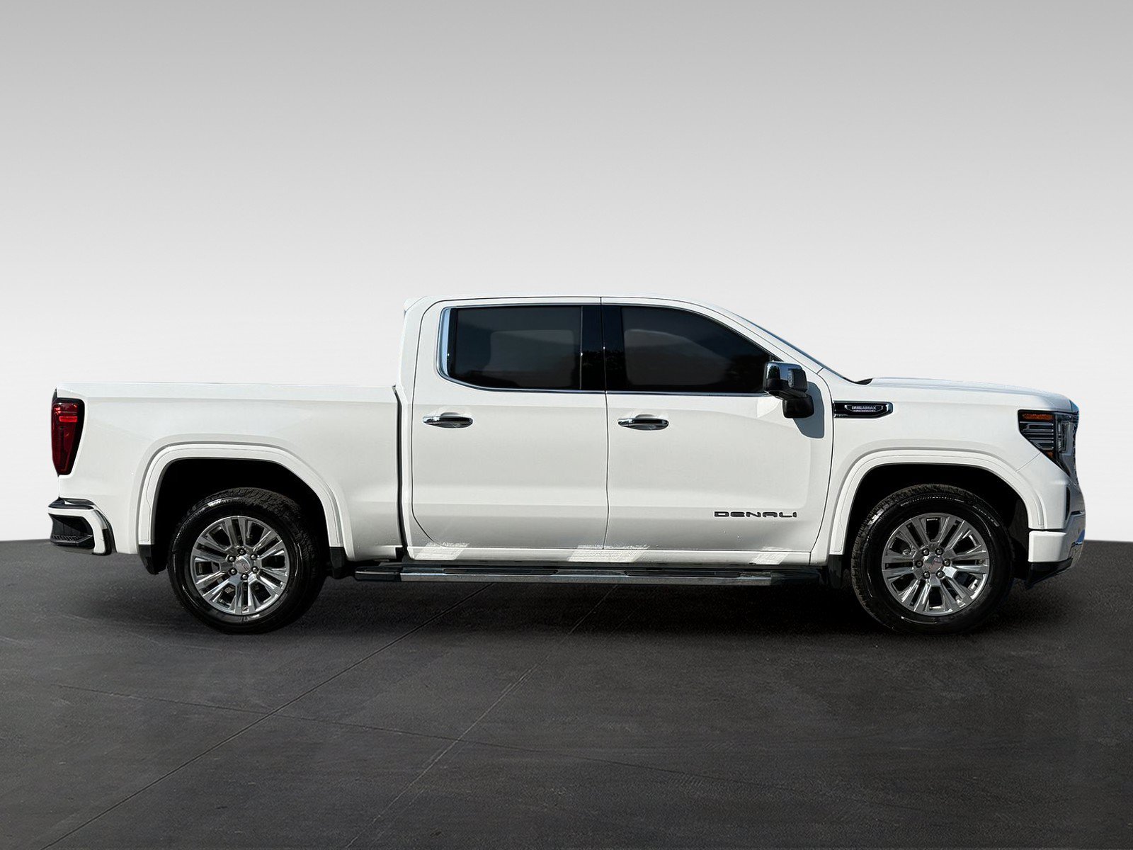 Used 2024 GMC Sierra 1500 Denali w/ Technology Package AWD/4WD image 4