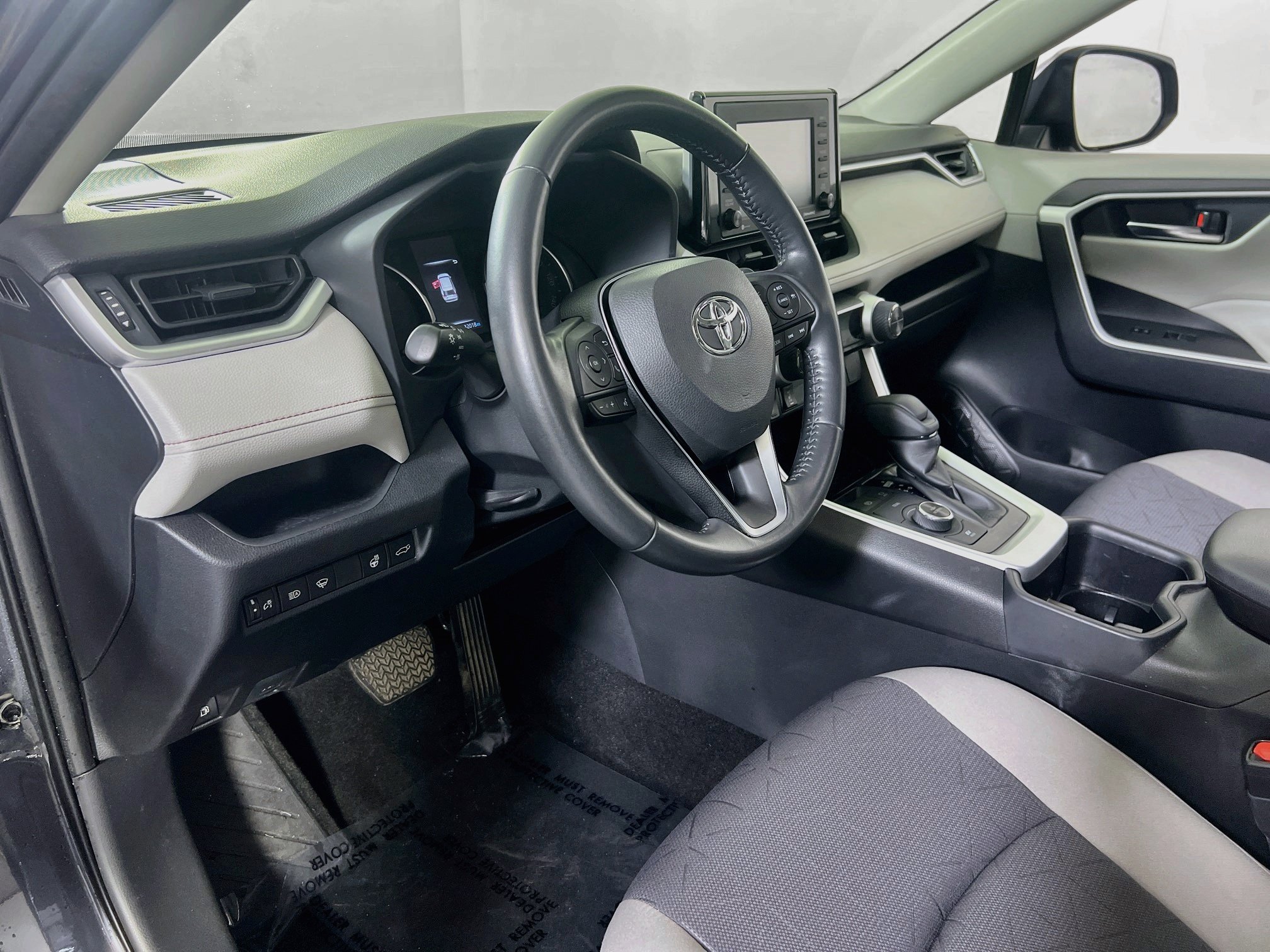 Used 2022 Toyota RAV4 XLE w/ Convenience Package AWD/4WD image 9