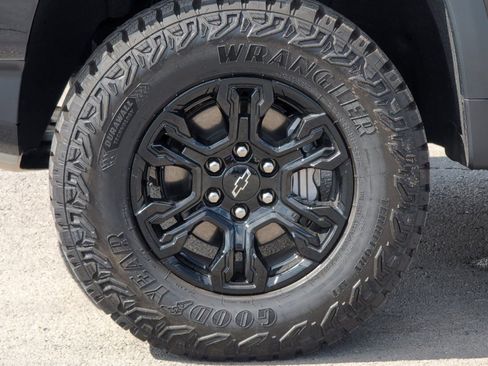 New 2026 Chevrolet Silverado 1500 ZR2 w/ Dark Appearance Package image 26