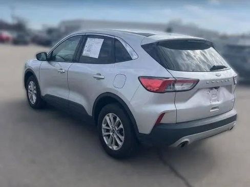 Used 2020 Ford Escape SE image 3