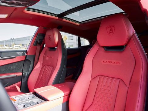 Used 2024 Lamborghini Urus S AWD/4WD image 47