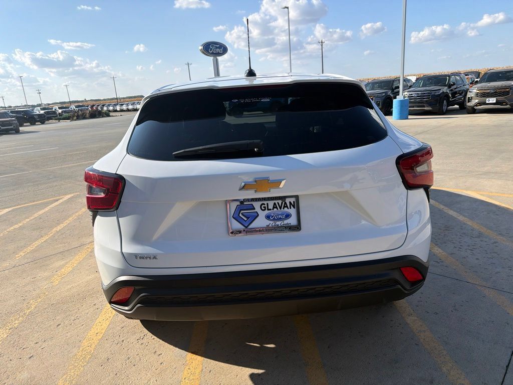 Used 2026 Chevrolet Trax LS FWD image 6