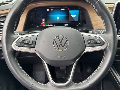 Used 2024 Volkswagen Atlas SE image 16