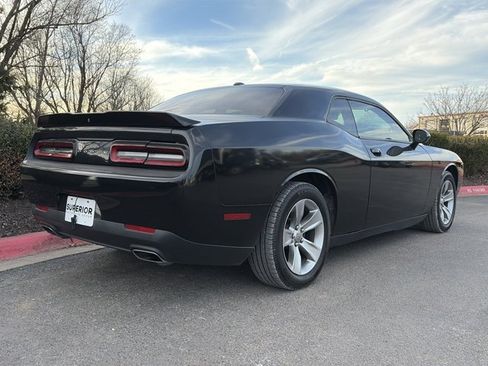 Used 2018 Dodge Challenger SXT image 3