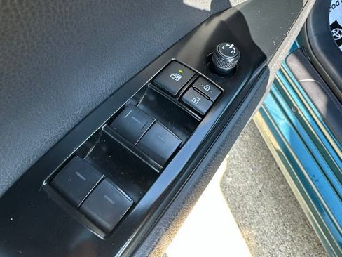 Used 2025 Toyota Camry SE w/ Convenience Package FWD image 9