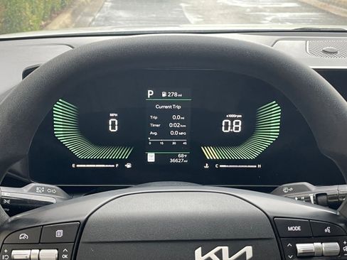 Used 2025 Kia K4 LXS image 39