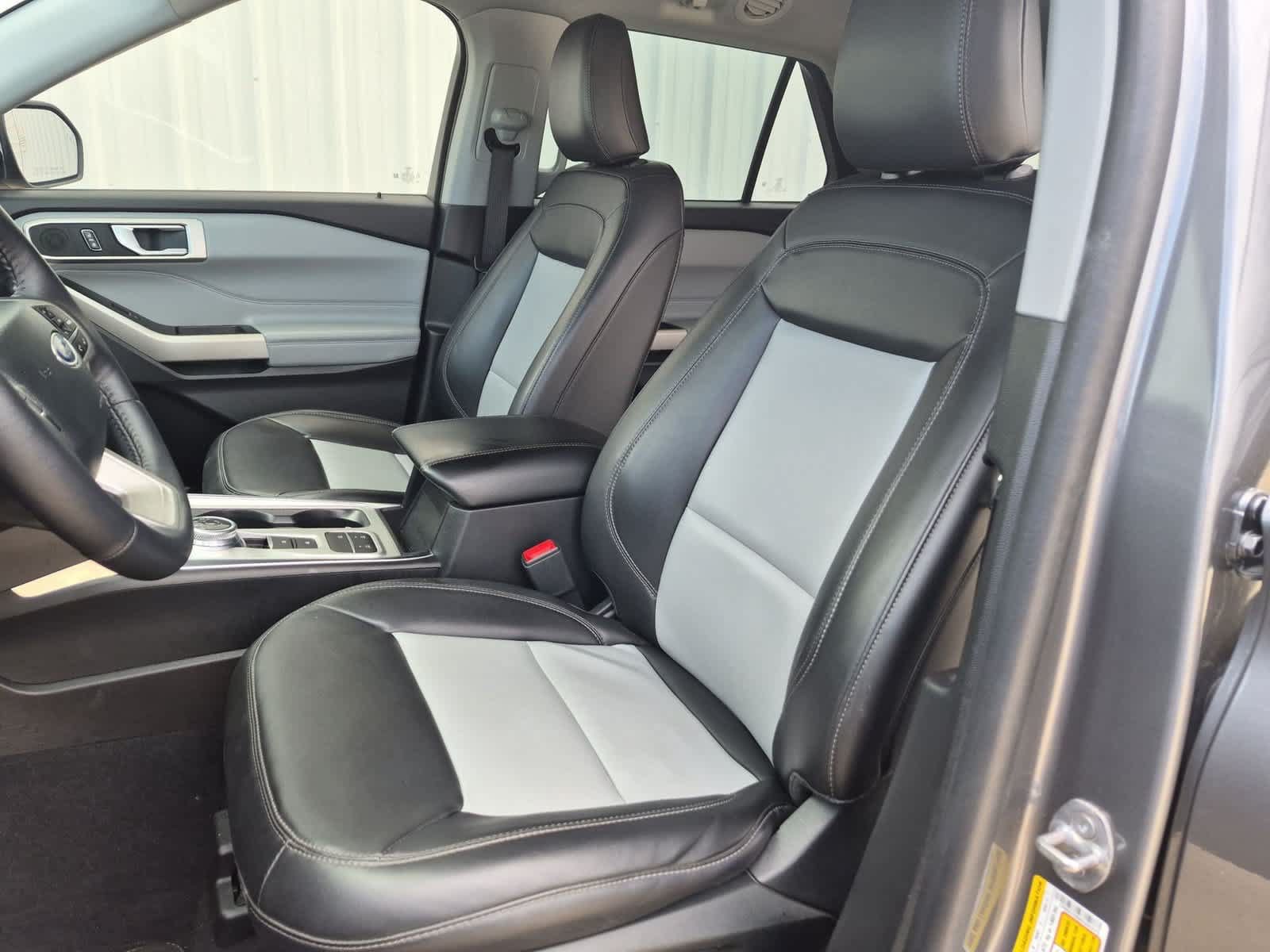 Used 2023 Ford Explorer XLT w/ Equipment Group 202A RWD image 19