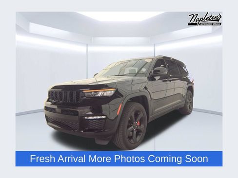 Used 2023 Jeep Grand Cherokee L Limited w/ Black Appearance Package AWD/4WD image 1
