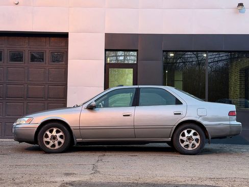 Used 1999 Toyota Camry XLE image 2