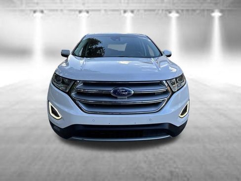 Used 2018 Ford Edge Titanium w/ Equipment Group 302A AWD/4WD image 10