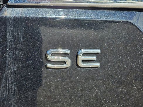 Used 2025 Volkswagen Atlas SE image 31