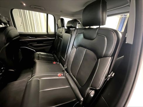 Used 2022 Jeep Grand Cherokee Limited AWD/4WD image 15